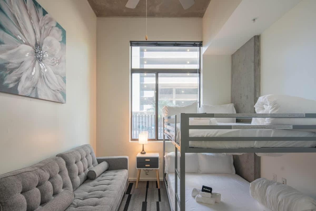 Apartment Stylish 2bd - Cdt - Gym, Pool, Parking - Sleep 8 *